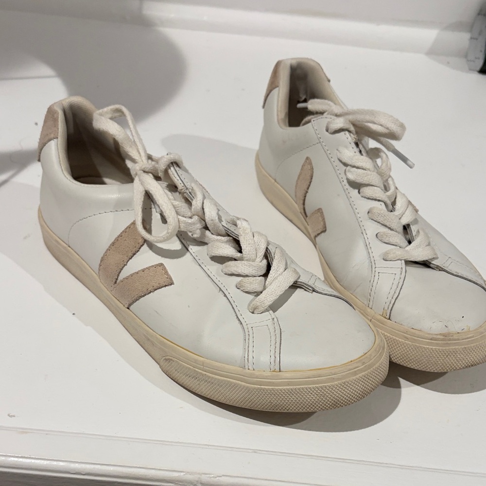 Veja Women's Cream and Tan Sneakers